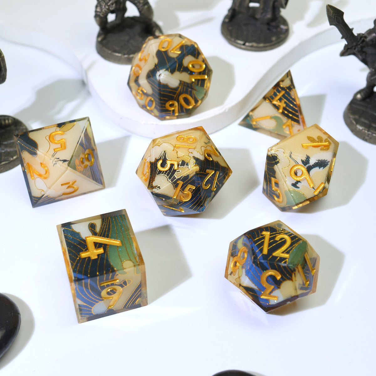 Cream resin dice set with cranes, gold clouds and gold numbers